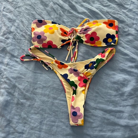 Blackbough Strapless Floral Bikini set; 60s pattern. Size S top/bottoms - Picture 4 of 6